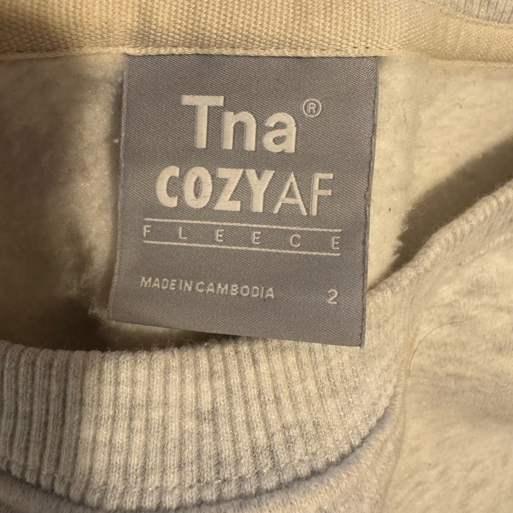 Aritzia TNA Fleece crop crew neck - Picture 4 of 4